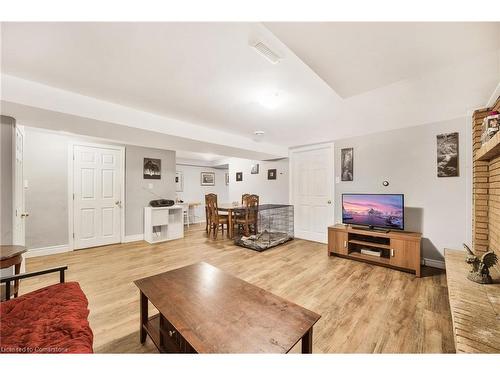 62 East 33Rd Street, Hamilton, ON - Indoor Photo Showing Living Room