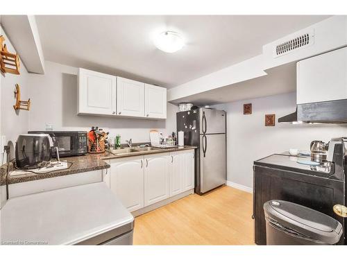 62 East 33Rd Street, Hamilton, ON - Indoor Photo Showing Kitchen With Double Sink