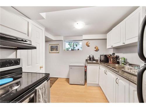 62 East 33Rd Street, Hamilton, ON - Indoor Photo Showing Kitchen With Double Sink