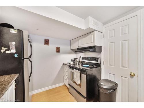 62 East 33Rd Street, Hamilton, ON - Indoor Photo Showing Kitchen