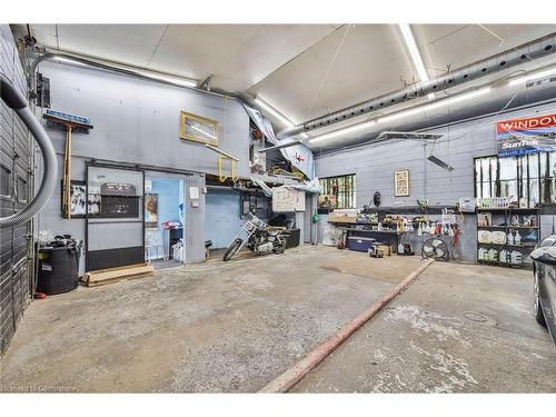 62 East 33Rd Street, Hamilton, ON - Indoor Photo Showing Garage