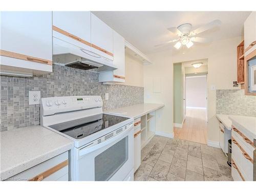 1008-2055 Upper Middle Road, Burlington, ON - Indoor Photo Showing Kitchen With Upgraded Kitchen