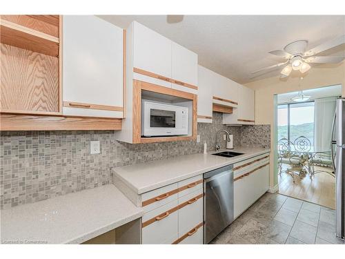 1008-2055 Upper Middle Road, Burlington, ON - Indoor Photo Showing Kitchen With Double Sink