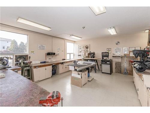 1008-2055 Upper Middle Road, Burlington, ON - Indoor Photo Showing Kitchen