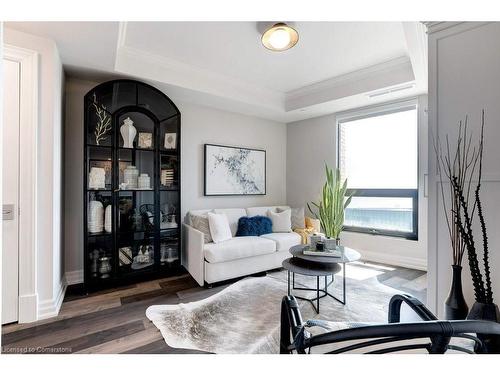 1201-2060 Lakeshore Road, Burlington, ON - Indoor Photo Showing Living Room