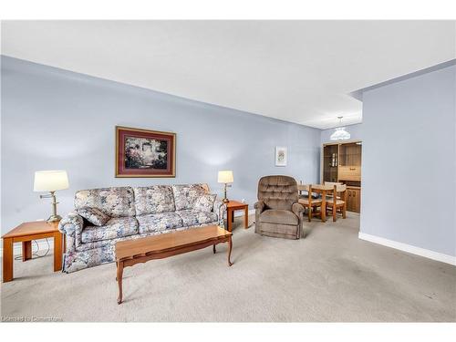 306-1377 Lakeshore Road, Burlington, ON - Indoor Photo Showing Living Room