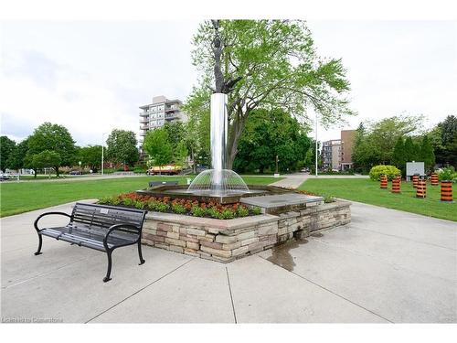 306-1377 Lakeshore Road, Burlington, ON - Outdoor