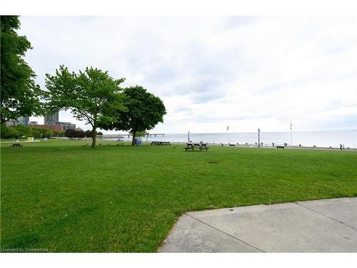 306-1377 Lakeshore Road, Burlington, ON - Outdoor