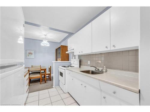 306-1377 Lakeshore Road, Burlington, ON - Indoor Photo Showing Kitchen