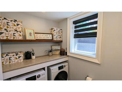 428 King William Street, Hamilton, ON - Indoor Photo Showing Laundry Room