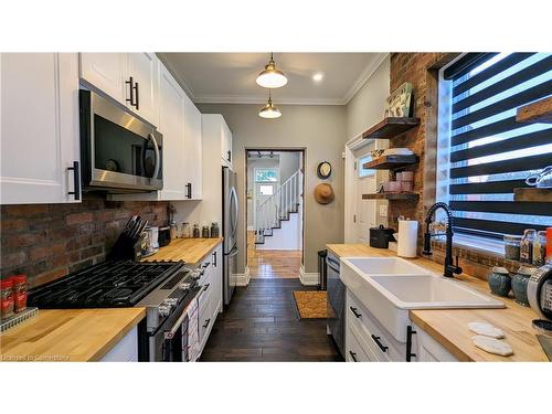 428 King William Street, Hamilton, ON - Indoor Photo Showing Kitchen