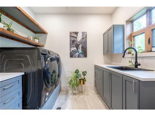 5565 Guelph Line, Burlington, ON - Indoor Photo Showing Laundry Room