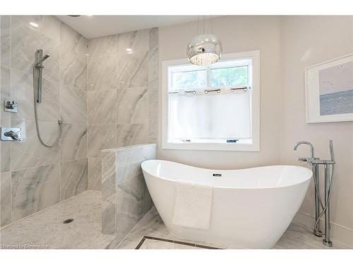 5565 Guelph Line, Burlington, ON - Indoor Photo Showing Bathroom