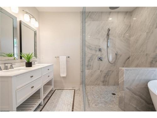 5565 Guelph Line, Burlington, ON - Indoor Photo Showing Bathroom