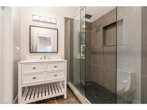 5565 Guelph Line, Burlington, ON - Indoor Photo Showing Bathroom