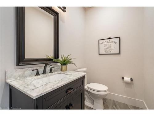 5565 Guelph Line, Burlington, ON - Indoor Photo Showing Bathroom