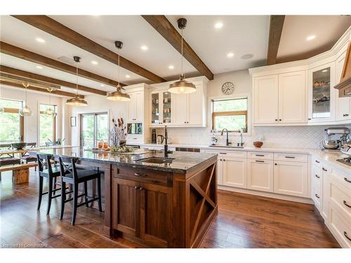 5565 Guelph Line, Burlington, ON - Indoor Photo Showing Kitchen With Upgraded Kitchen