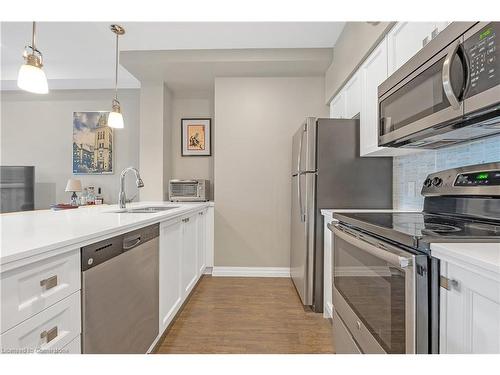 1006-112 King Street E, Hamilton, ON - Indoor Photo Showing Kitchen