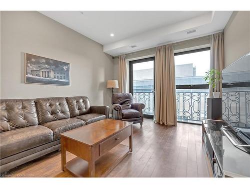 1006-112 King Street E, Hamilton, ON - Indoor Photo Showing Living Room