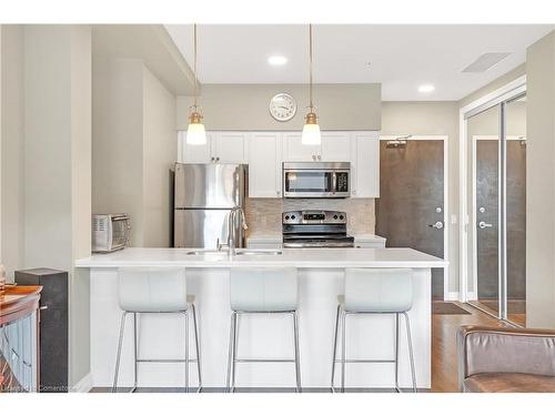 1006-112 King Street E, Hamilton, ON - Indoor Photo Showing Kitchen With Upgraded Kitchen