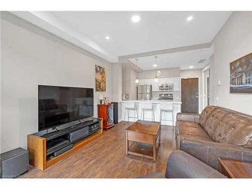 1006-112 King Street E, Hamilton, ON - Indoor Photo Showing Living Room