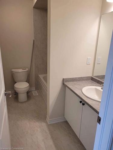 620 Colborne Street, Brantford, ON - Indoor Photo Showing Bathroom