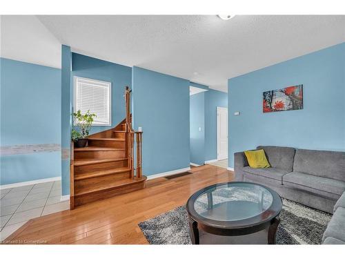 17-170 Dewitt Road, Stoney Creek, ON - Indoor Photo Showing Living Room