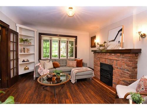 206 Grosvenor Avenue S, Hamilton, ON - Indoor Photo Showing Living Room With Fireplace