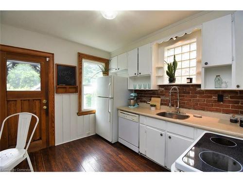 206 Grosvenor Avenue S, Hamilton, ON - Indoor Photo Showing Kitchen