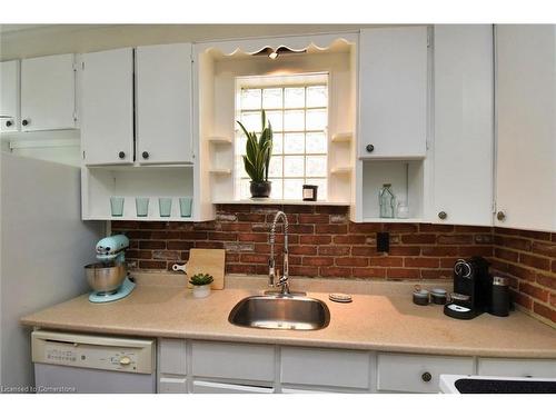 206 Grosvenor Avenue S, Hamilton, ON - Indoor Photo Showing Kitchen