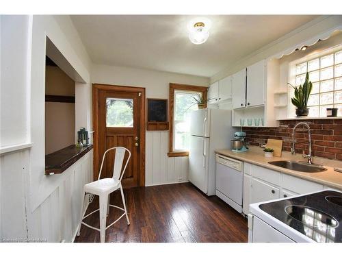 206 Grosvenor Avenue S, Hamilton, ON - Indoor Photo Showing Kitchen