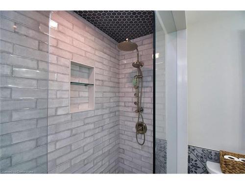 206 Grosvenor Avenue S, Hamilton, ON -  Photo Showing Bathroom