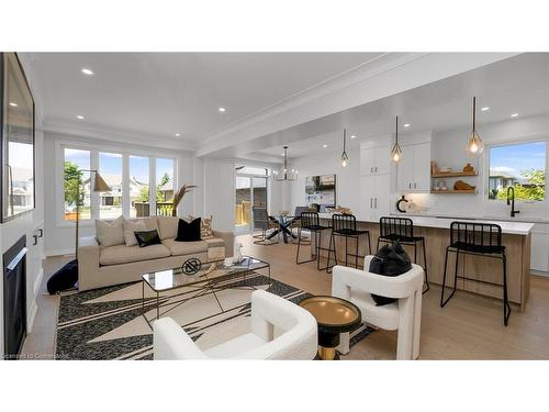 121 Whitefish Crescent, Stoney Creek, ON - Indoor Photo Showing Living Room