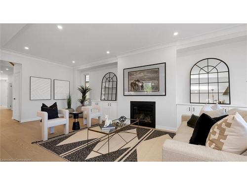 121 Whitefish Crescent, Stoney Creek, ON - Indoor Photo Showing Living Room With Fireplace