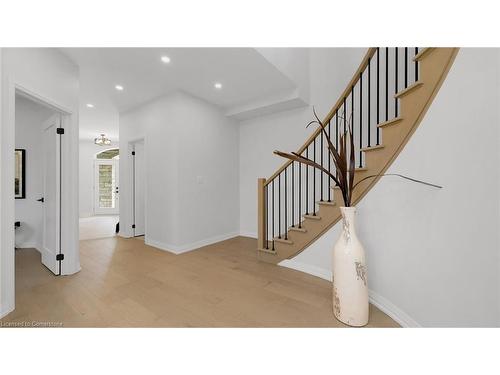 121 Whitefish Crescent, Stoney Creek, ON - Indoor Photo Showing Other Room