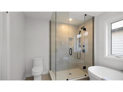 121 Whitefish Crescent, Stoney Creek, ON - Indoor Photo Showing Bathroom