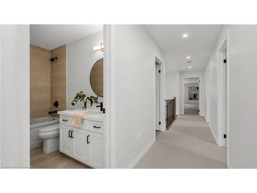 121 Whitefish Crescent, Stoney Creek, ON - Indoor Photo Showing Bathroom