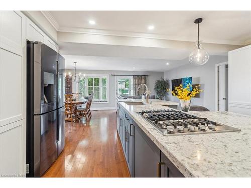 501 Upper Paradise Road, Hamilton, ON - Indoor Photo Showing Kitchen With Upgraded Kitchen