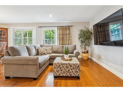 501 Upper Paradise Road, Hamilton, ON - Indoor Photo Showing Living Room