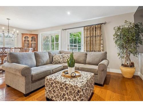 501 Upper Paradise Road, Hamilton, ON - Indoor Photo Showing Living Room