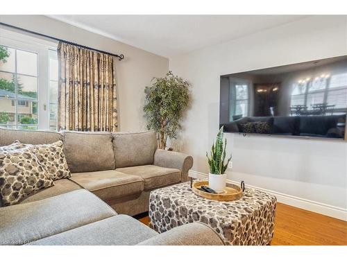 501 Upper Paradise Road, Hamilton, ON - Indoor Photo Showing Living Room