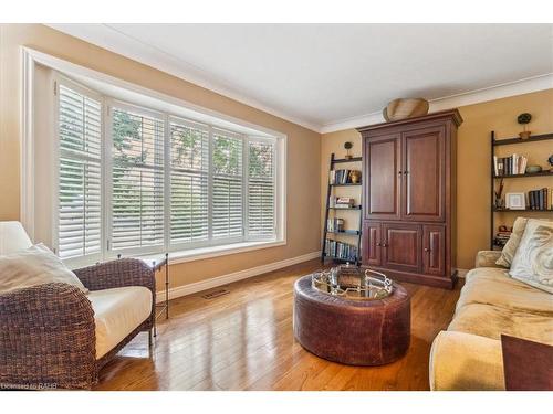 501 Upper Paradise Road, Hamilton, ON - Indoor Photo Showing Living Room