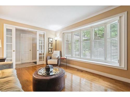 501 Upper Paradise Road, Hamilton, ON - Indoor Photo Showing Living Room