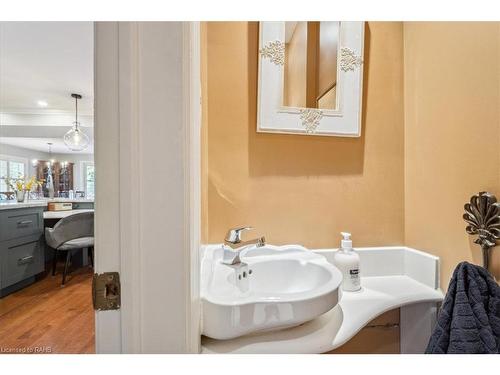 501 Upper Paradise Road, Hamilton, ON - Indoor Photo Showing Bathroom