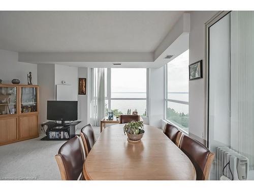 1001-415 Locust Street, Burlington, ON - Indoor Photo Showing Dining Room