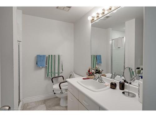 1001-415 Locust Street, Burlington, ON - Indoor Photo Showing Bathroom