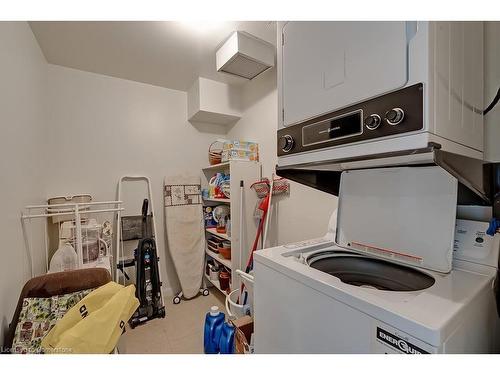 1001-415 Locust Street, Burlington, ON - Indoor Photo Showing Laundry Room