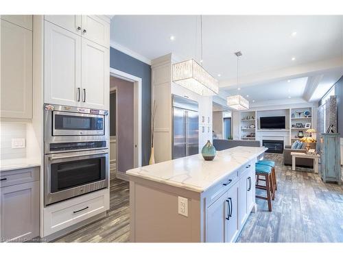 36 Kingspoint Circle, Stoney Creek, ON - Indoor Photo Showing Kitchen With Upgraded Kitchen