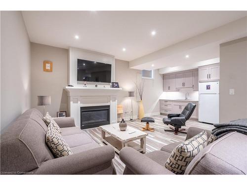 36 Kingspoint Circle, Stoney Creek, ON - Indoor Photo Showing Living Room With Fireplace