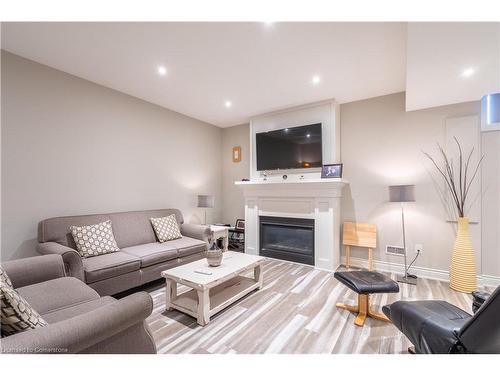 36 Kingspoint Circle, Stoney Creek, ON - Indoor Photo Showing Living Room With Fireplace